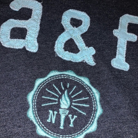 A&F long sleeve - Picture 2 of 3